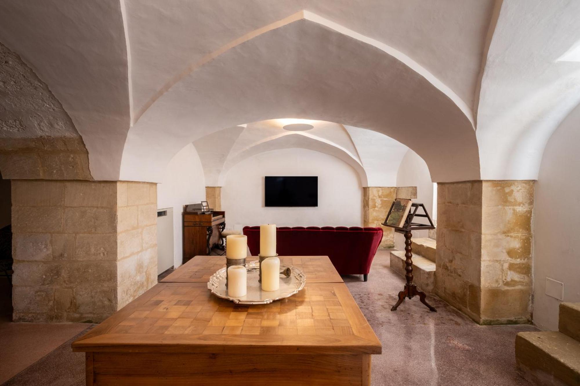 Dimora Del Vescovo Art Boutique Hotel ミネルヴィーノ・ディ・レッチェ エクステリア 写真