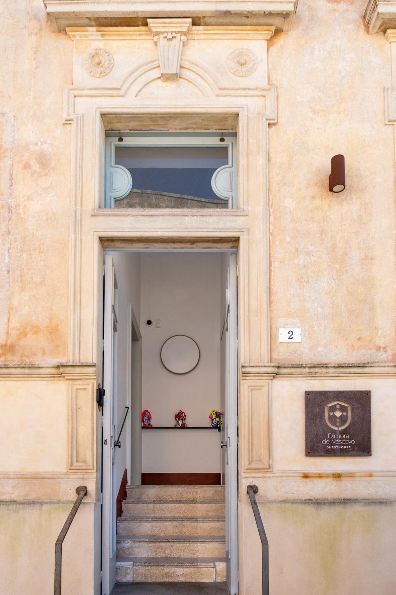 Dimora Del Vescovo Art Boutique Hotel ミネルヴィーノ・ディ・レッチェ エクステリア 写真
