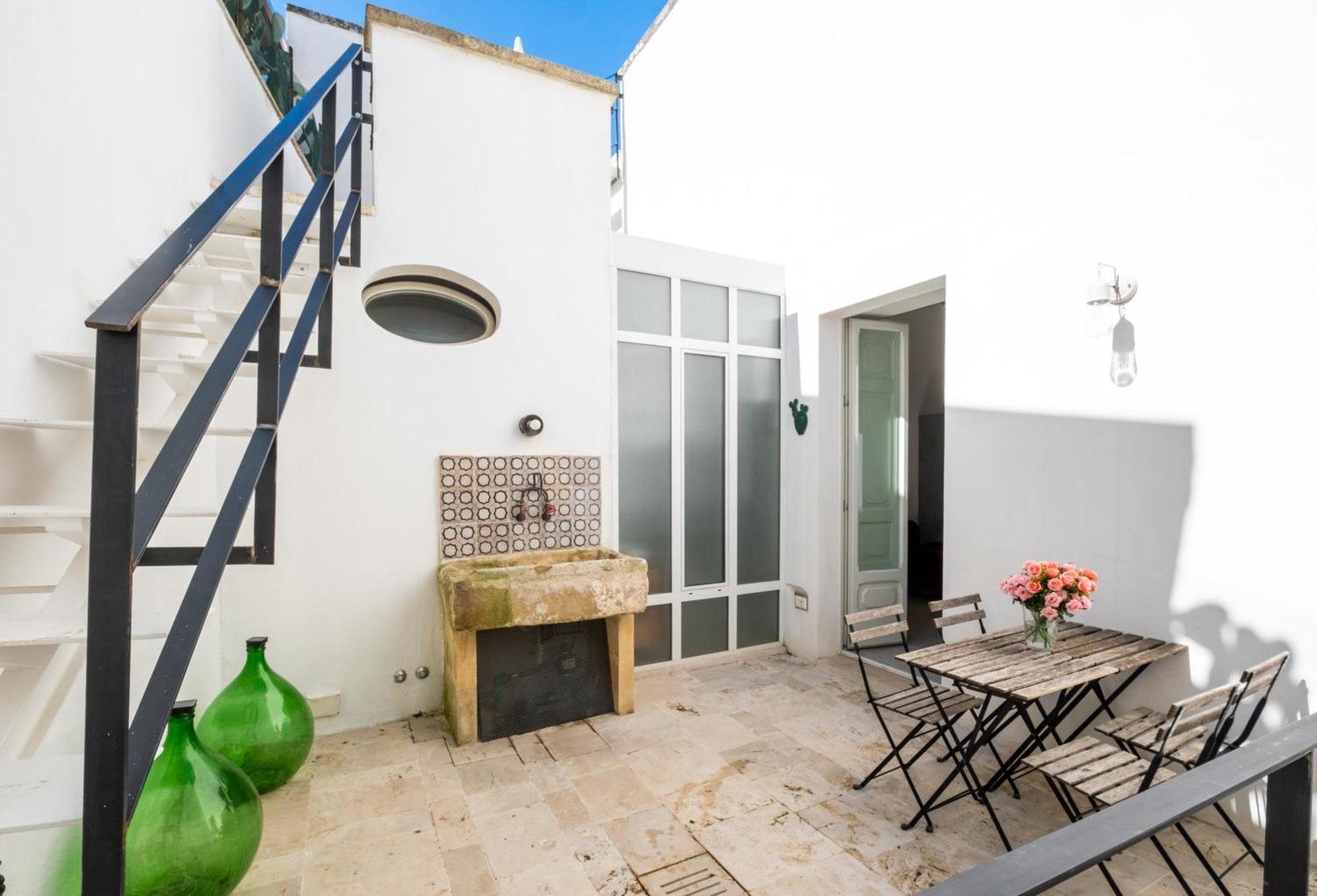 Dimora Del Vescovo Art Boutique Hotel ミネルヴィーノ・ディ・レッチェ エクステリア 写真